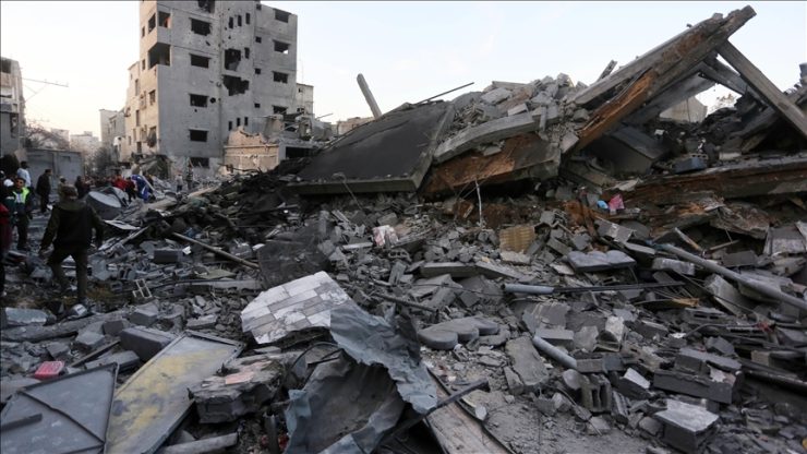 İsrail ordusu Gazze’de evleri hedef alarak 13 Filistinliyi öldürdü