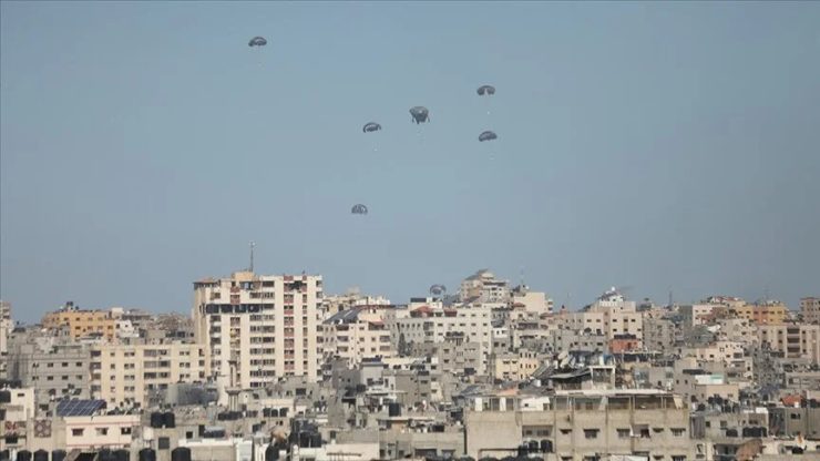 Ürdün, 5 ülkenin katılımıyla Gazze’nin kuzeyine havadan yardım indirdi