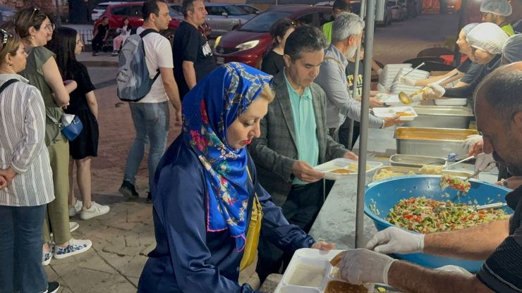 Samtay Vakfı’ndan ramazan ayında Namık Kemal Meydanı’nda toplu iftar etkinlikleri