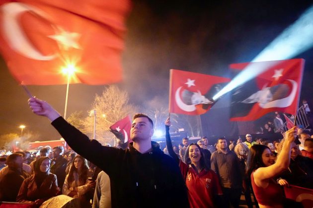Türkiye’de oyların yüzde 99’u sayıldı.  CHP 35, AK Parti 24 ilde belediye başkanlığı kazandı