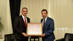 Dışişleri Bakanı Ertuğruloğlu Okçular Vakfı Başkanı Yıldız’ı kabul etti